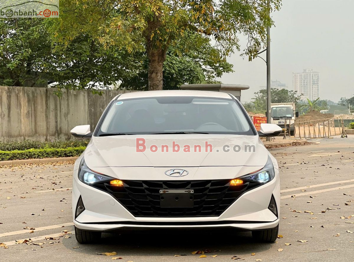 Hyundai Elantra 1.6 AT Tiêu chuẩn